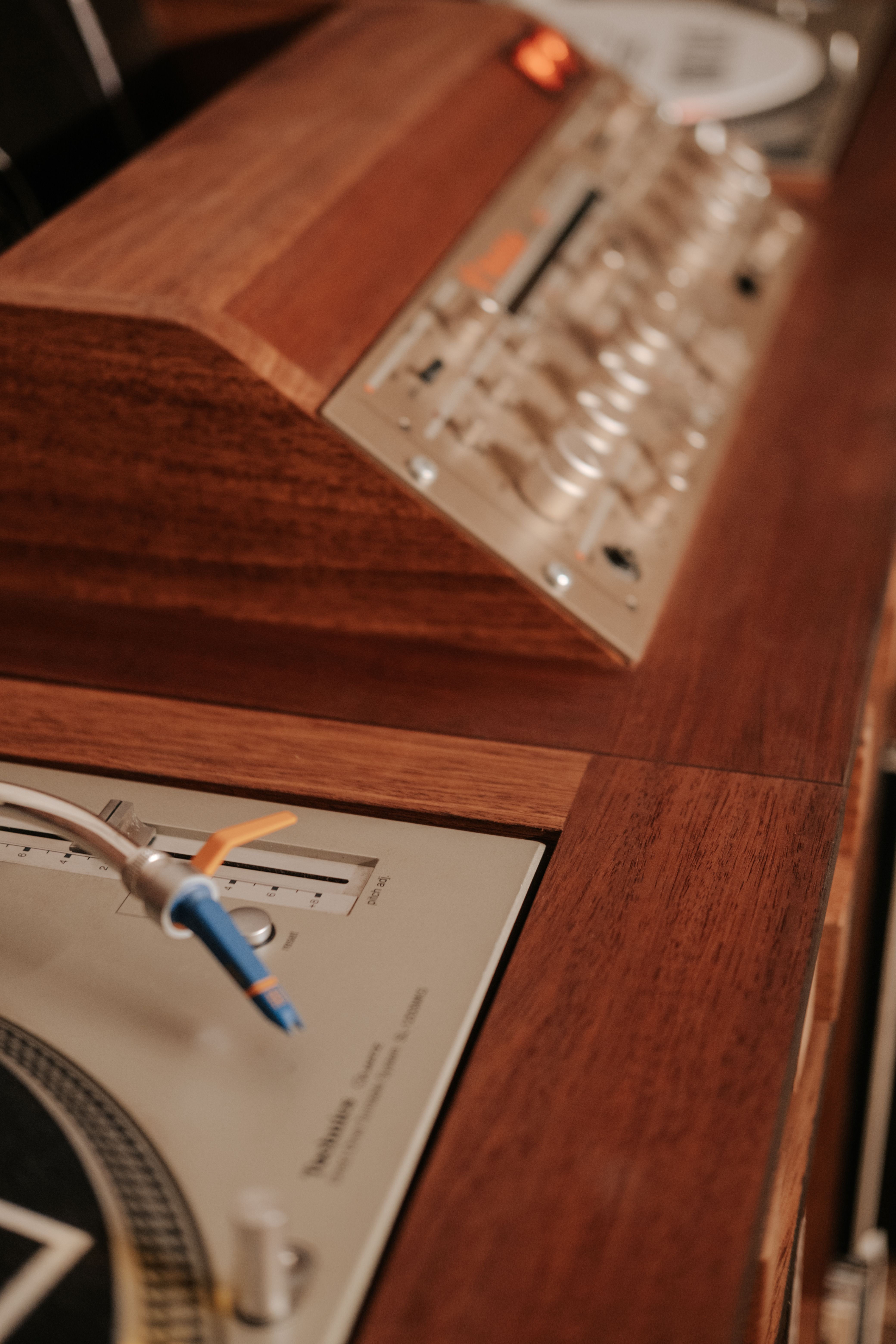 Build 001 mixer turntable detail