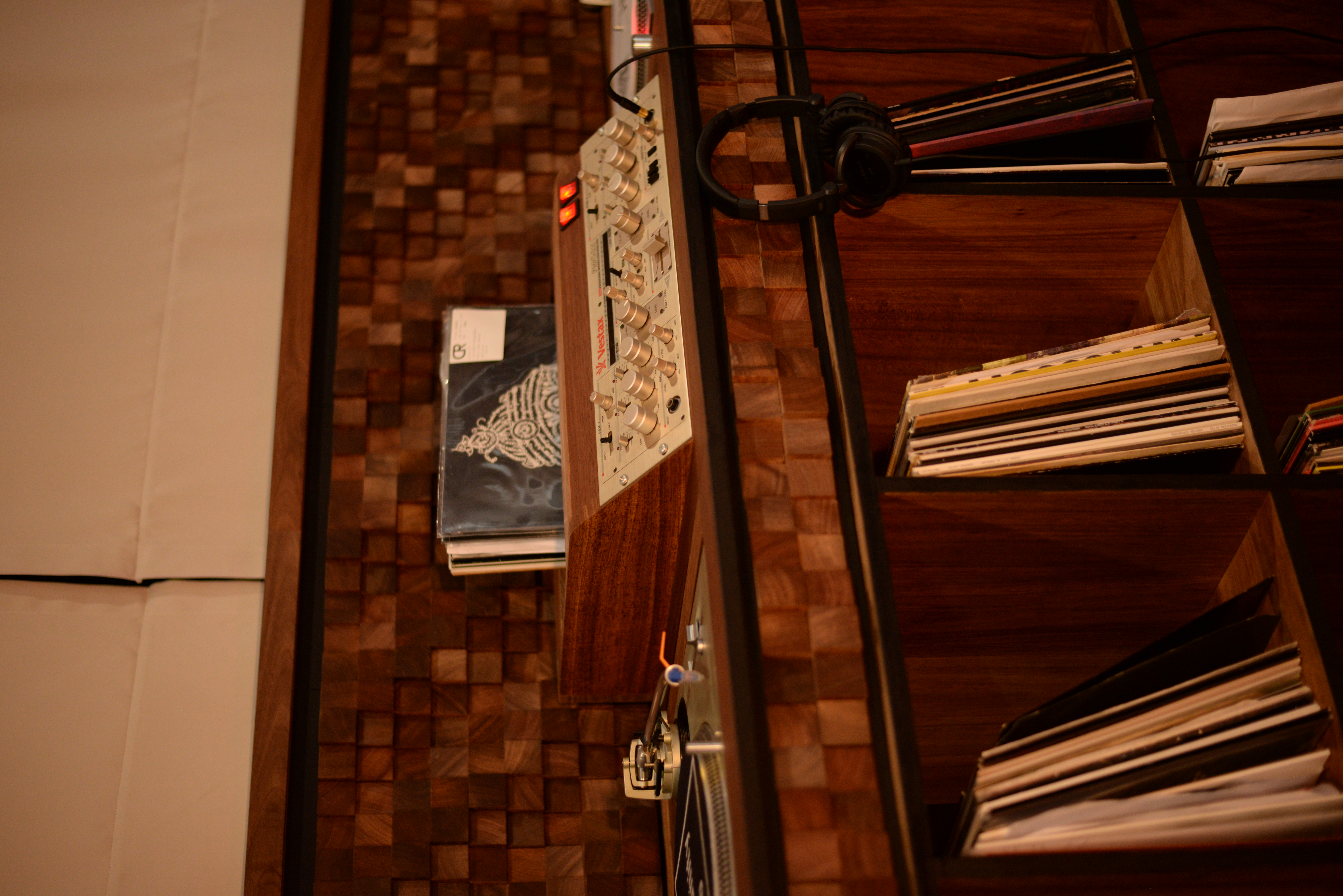 Build 001 booth overview