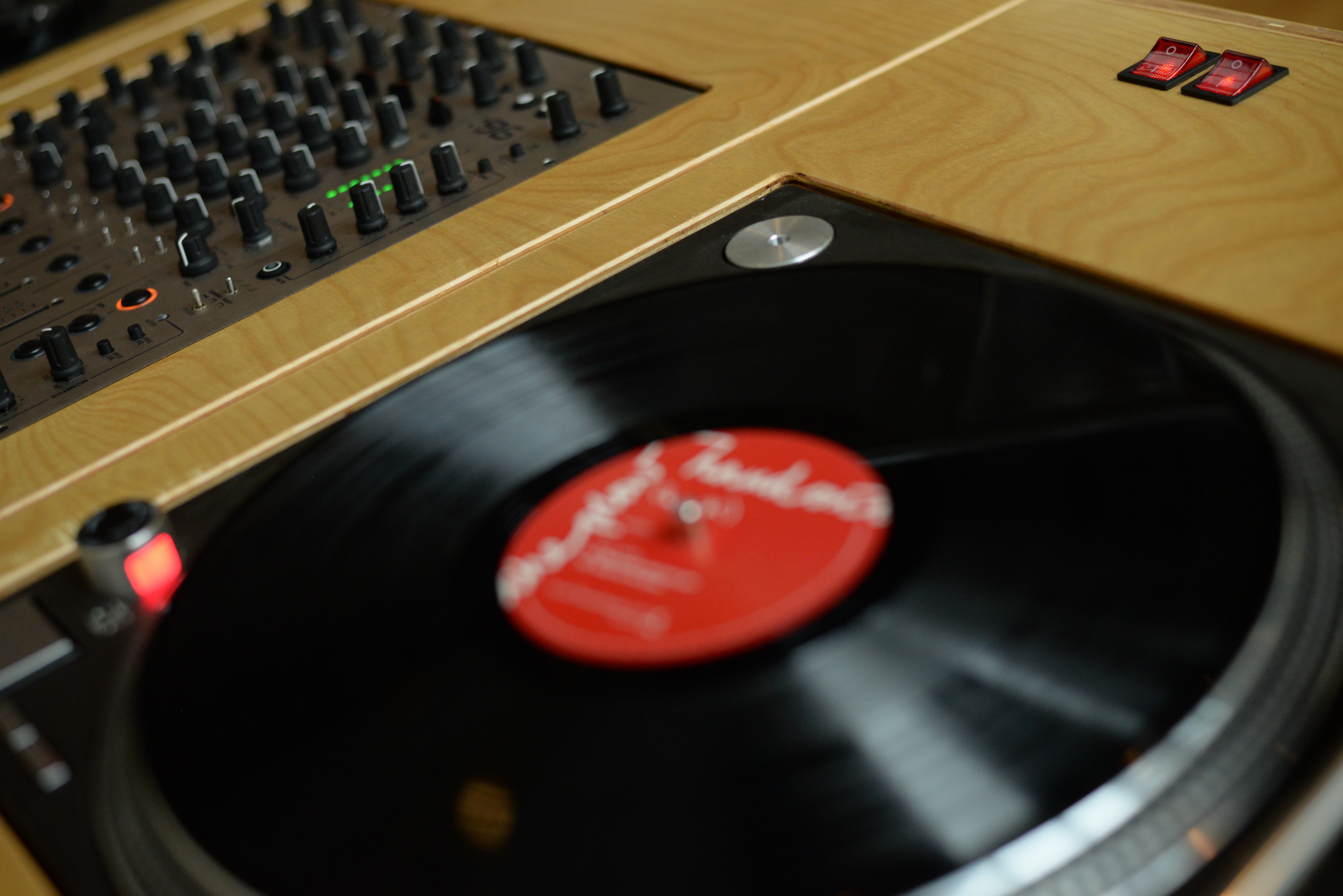 Build 003 mixer vinyl overhead