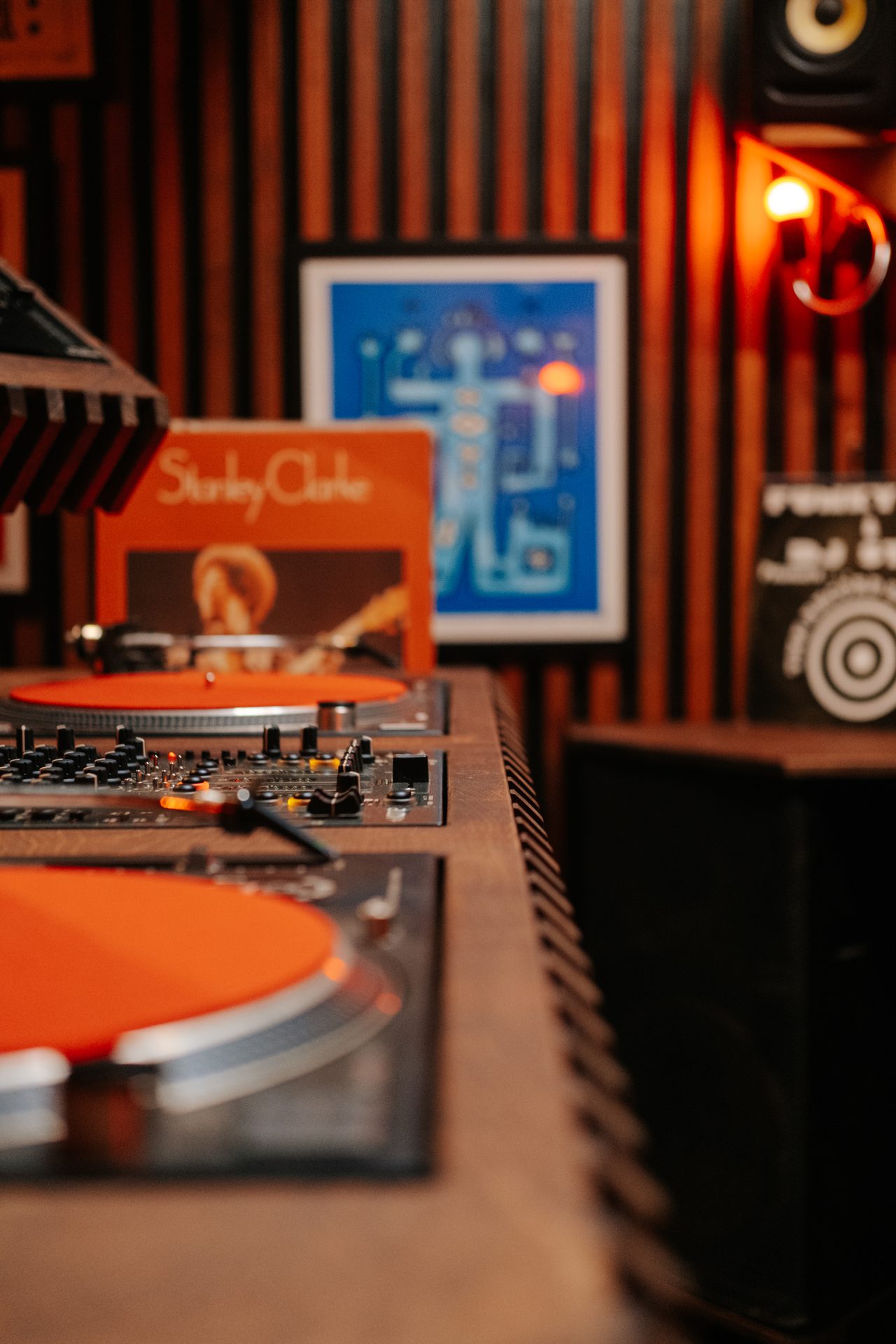 12x12 turntable close